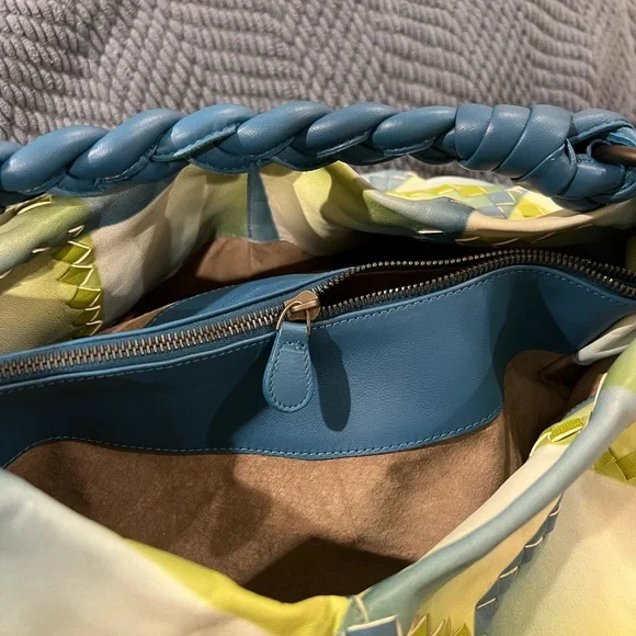 Large hobo bag…unique colors. Soft leather with suede interior. Middle zipper. - Picture 2 of 4